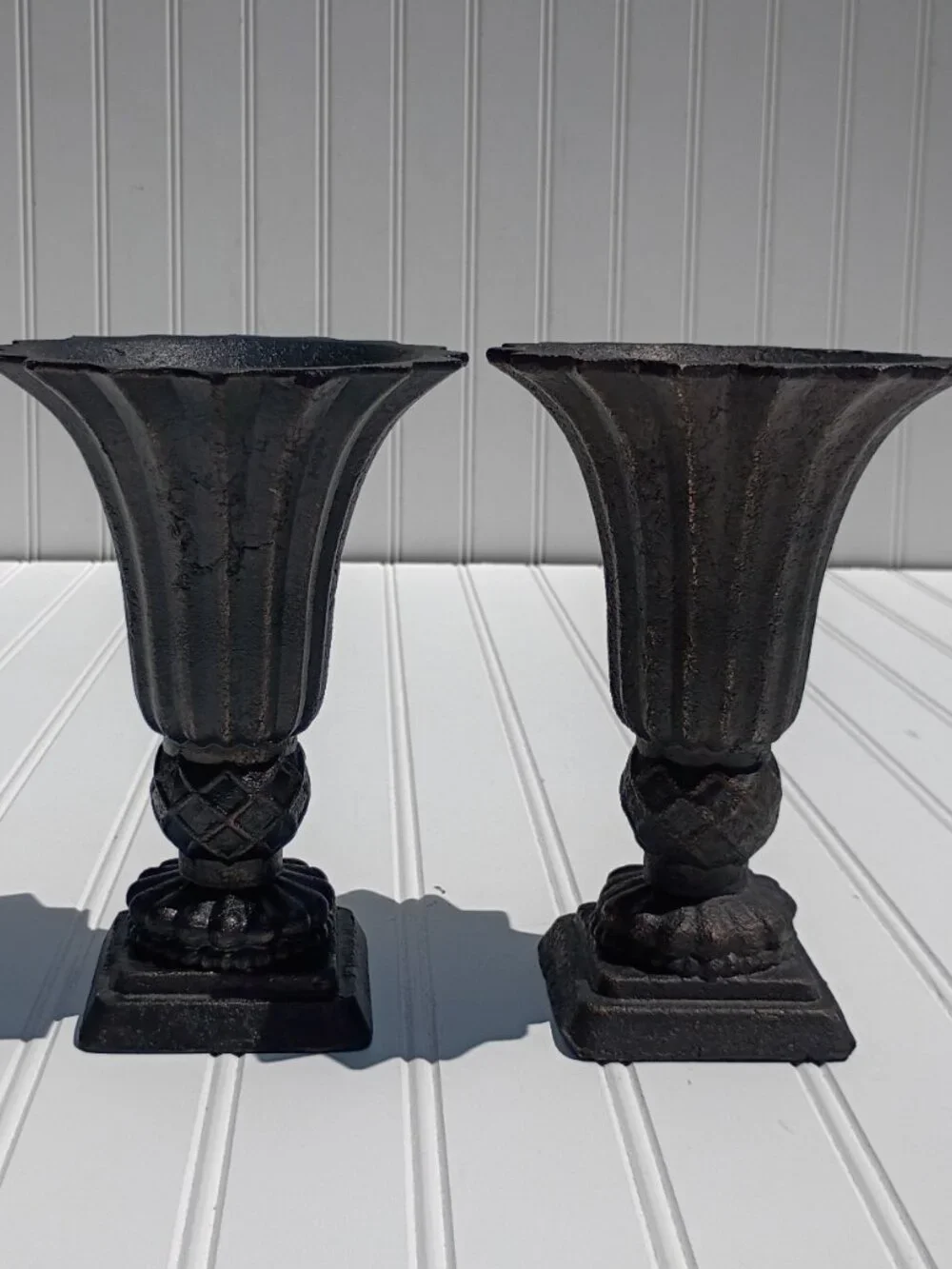 Set of 2 Cast Resin Vases 7.25
